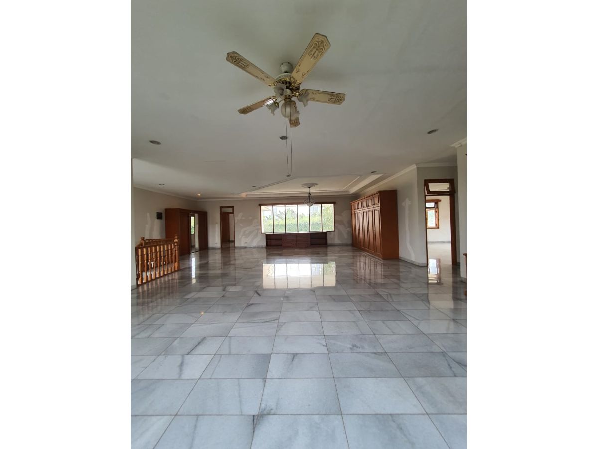 Dijual Rumah Strategis Belakang Citos Jakarta Selatan AG1932