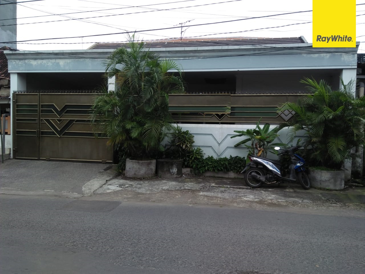 Dijual Rumah SHM di Jalan Padmosusatro, Surabaya Pusat