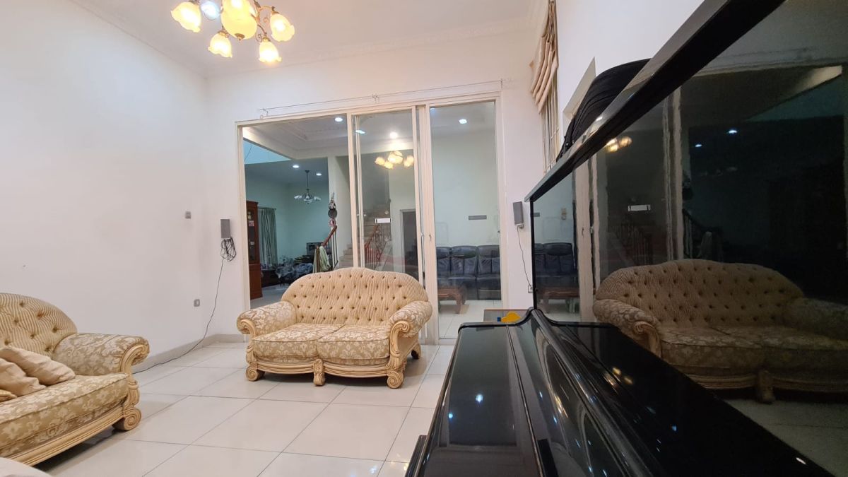 Dijual Rumah 2 Lantai Semi Furnished di Sunter, Jakarta Utara