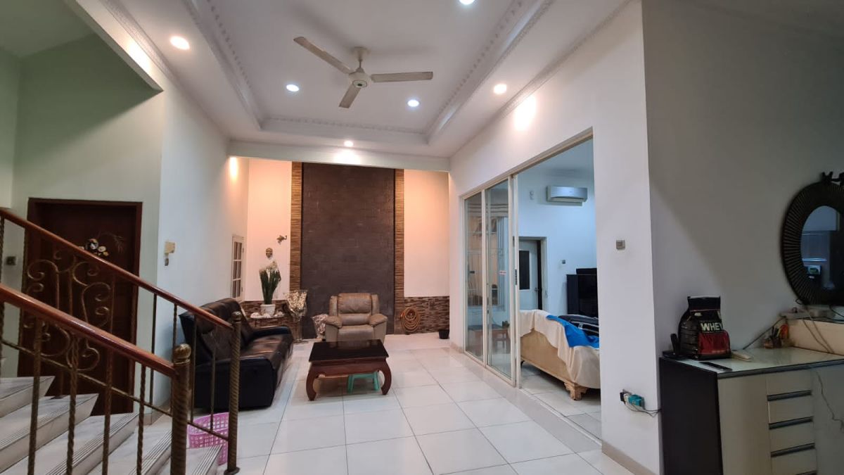 Dijual Rumah 2 Lantai Semi Furnished di Sunter, Jakarta Utara