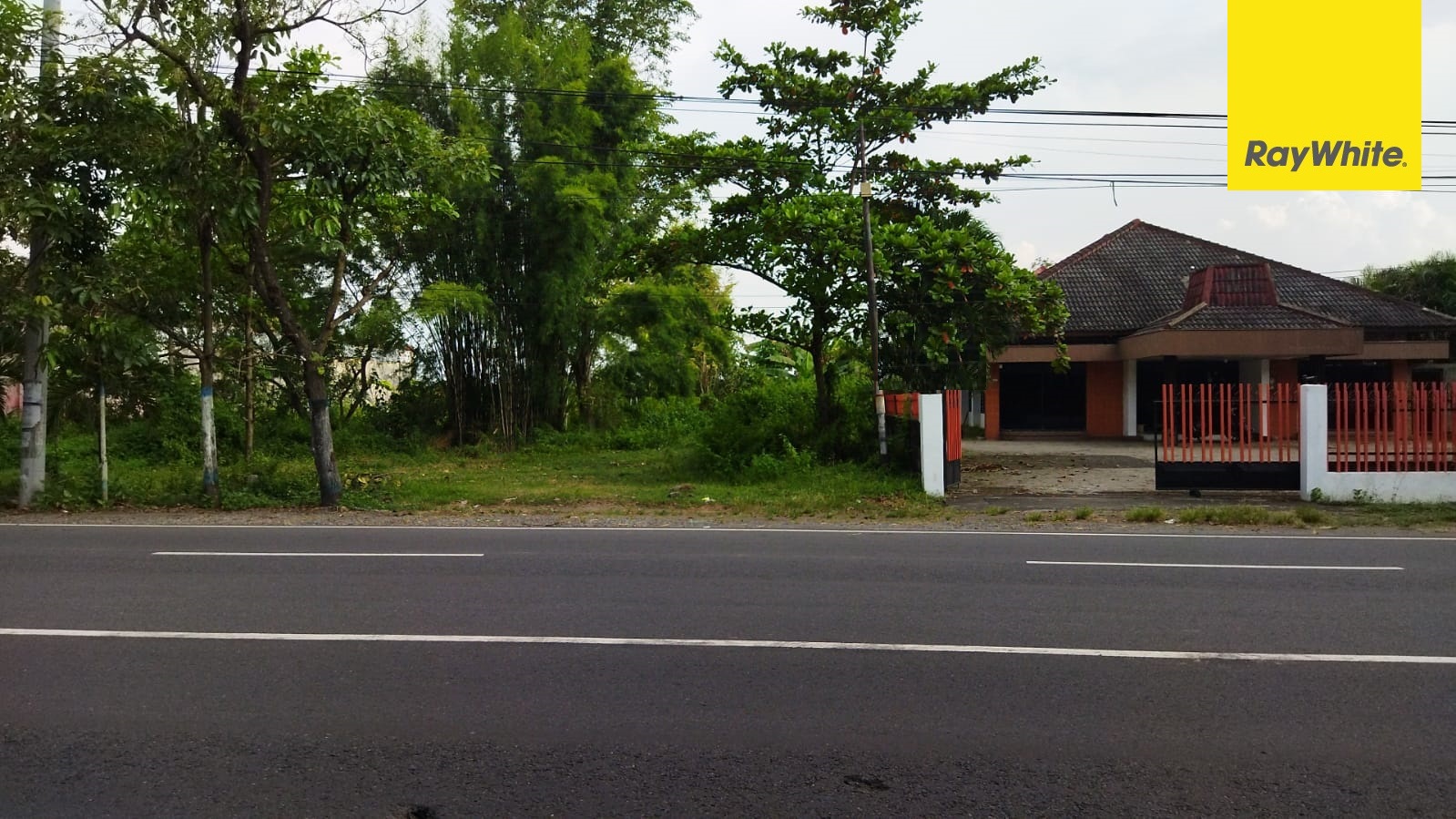 Dijual Rumah dan Tanah SHM di Nol Jalan Panglima Sudirman Nganju