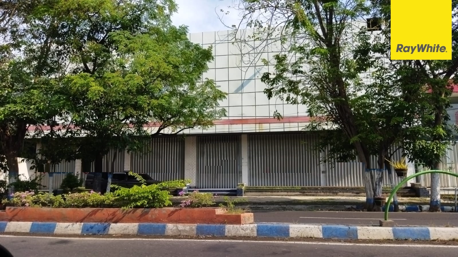 Dijual Ruko ex Showroom di Nol Jalan Panglima Sudirman Nganjuk