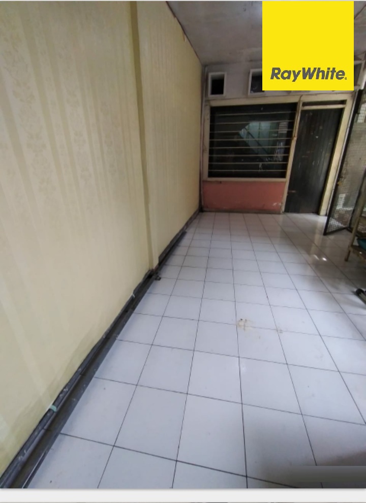 Dijual Rumah 3 lantai di Jalan Patua, Surabaya Pusat