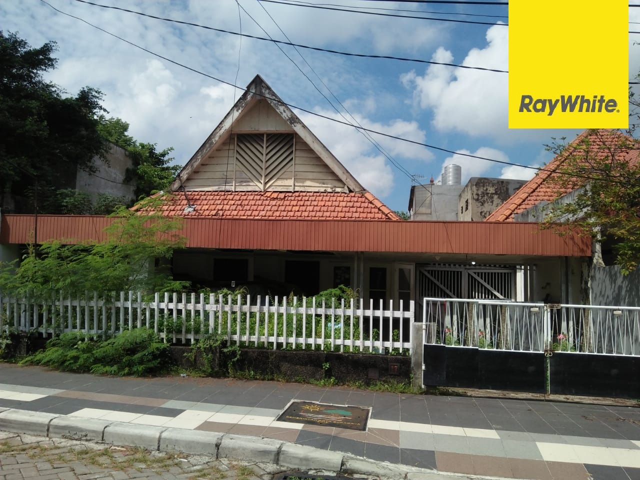 Dijual Rumah SHM di Jalan Ogan, Surabaya Pusat