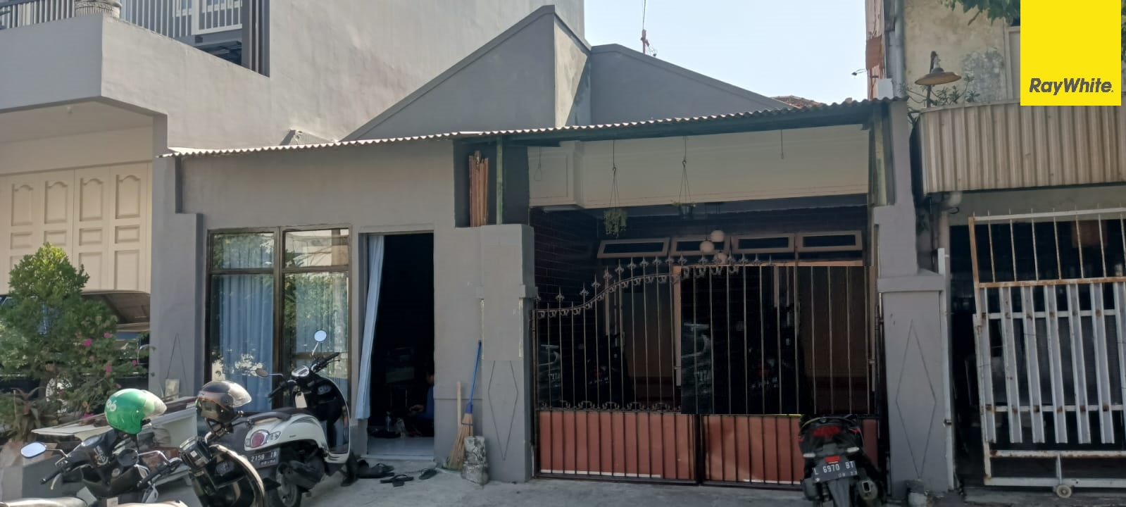 Dijual Cepat Rumah Lokasi Strategis di Jl. Krakatau, Surabaya