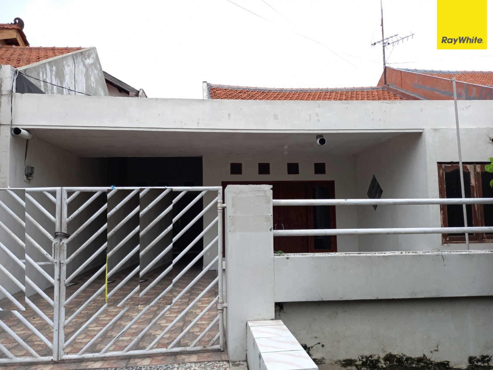 Dijual Rumah SHM 2 Lantai Lokasi di Jl. Rungkut Asri Timur, SBY