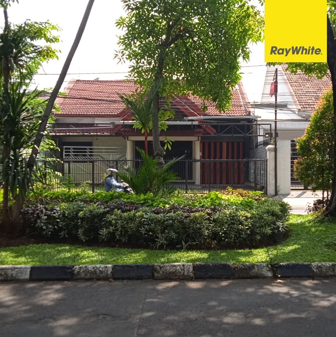 Dijual Rumah di Jalan Raya Sukomanunggal Jaya, Surabaya