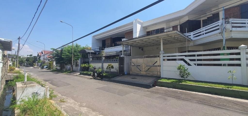 Dijual Rumah SHM di Jl. Dharmahusada Indah Timur, Surabaya