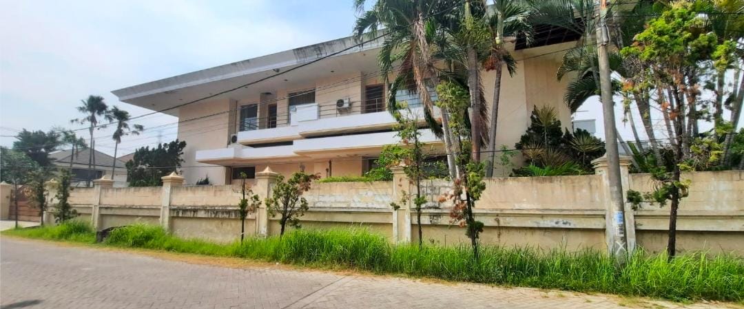 Dijual Rumah SHM di Jl Dharmahusada Indah Barat, Gubeng Surabaya