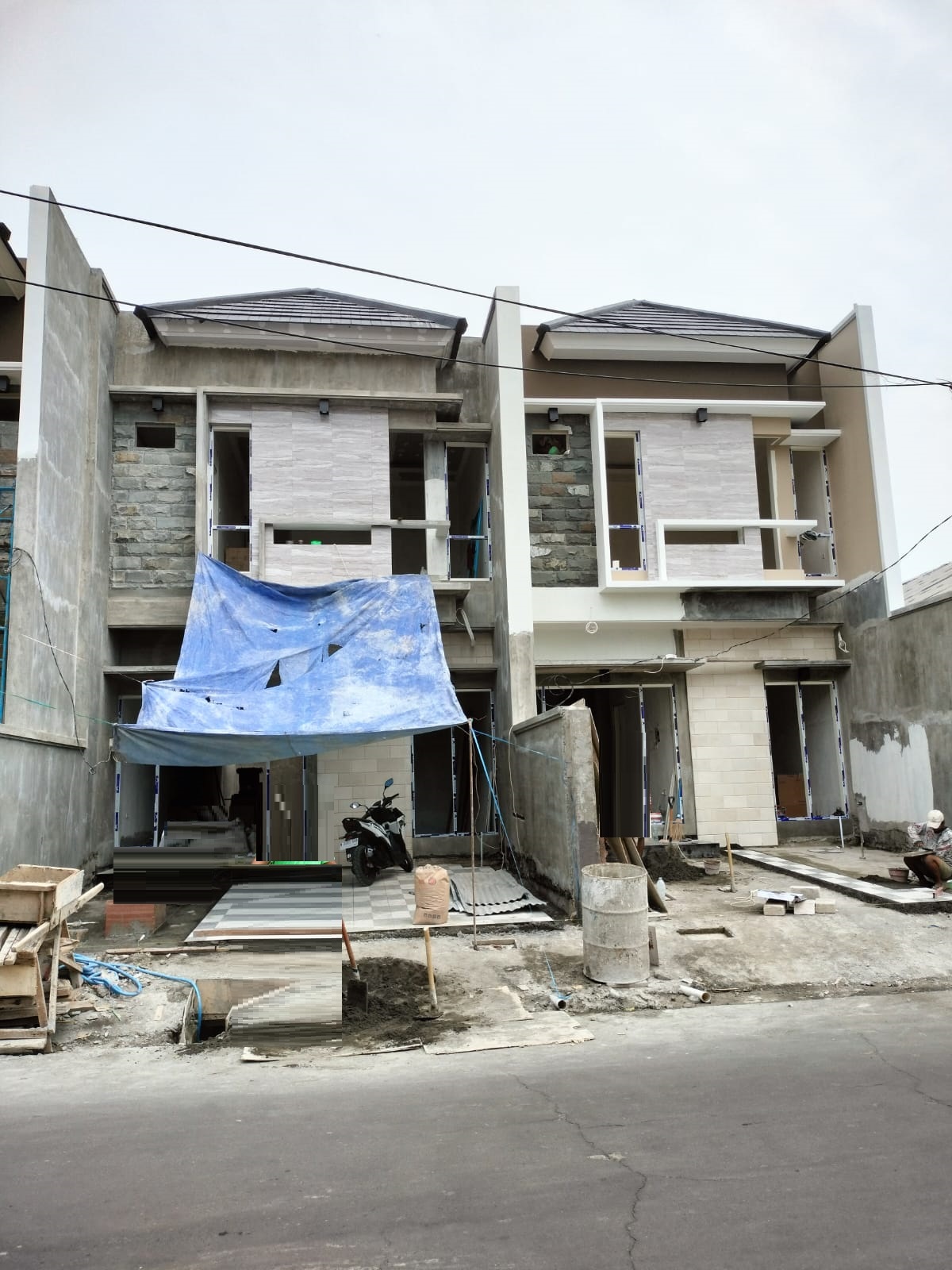 Dijual Rumah Baru Row 3 Mobil di Babatan Pantai Surabaya