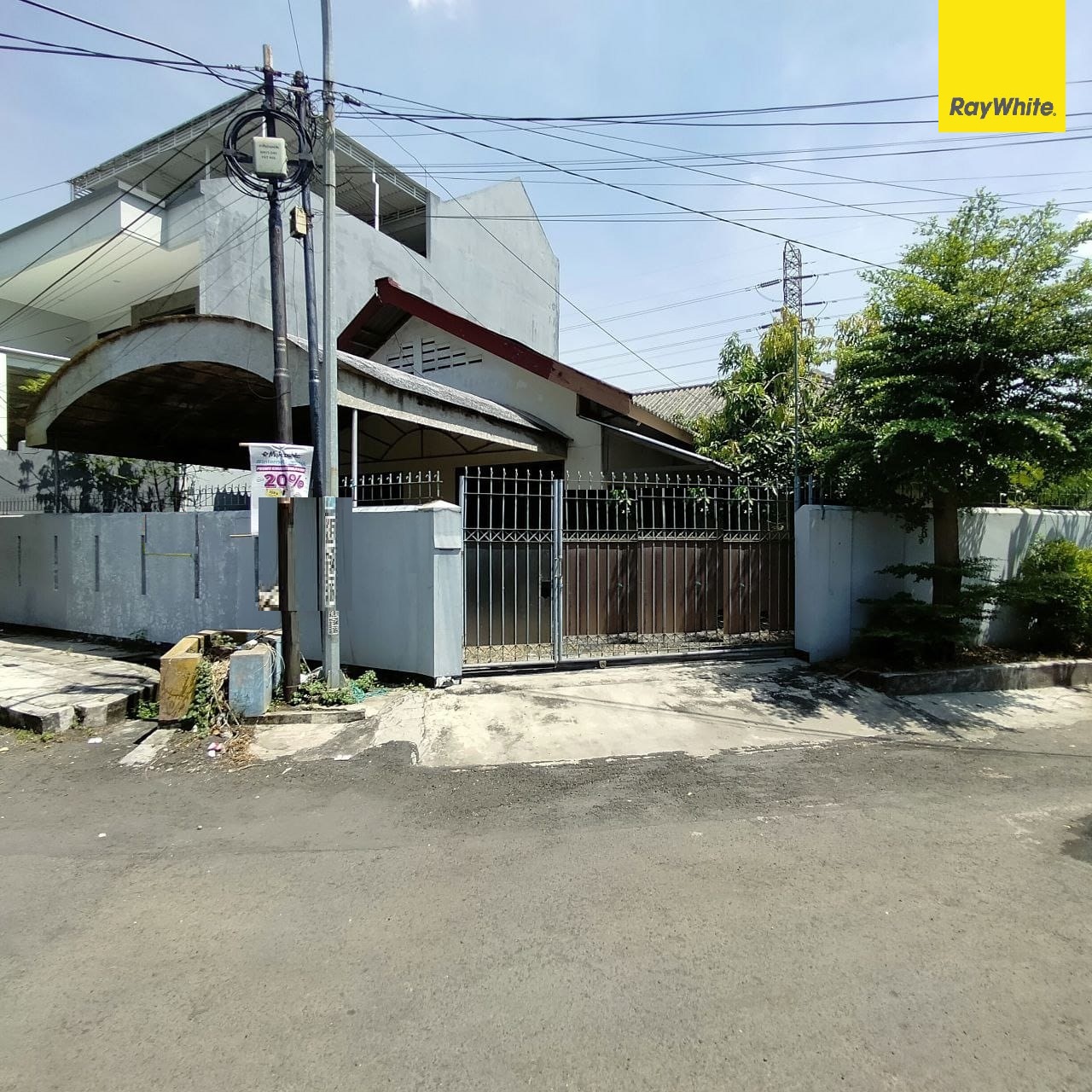 Dijual Rumah SHM Strategis di Jl. Sukomanunggal Jaya, Surabaya