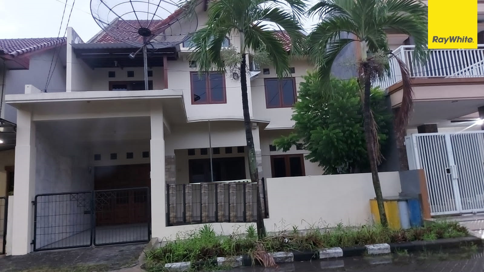 Disewakan Rumah 2 Lantai Lokasi di Babatan Pratama, Surabaya