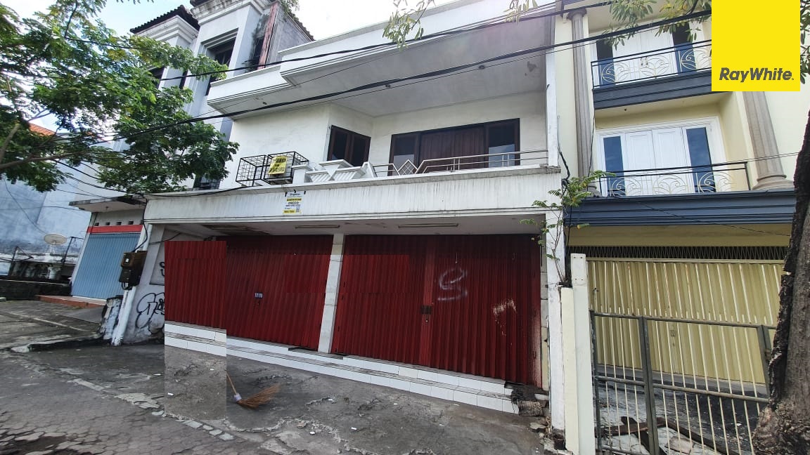 Disewakan Rumah 3 Lantai di Jl. Dr Moestopo, Surabaya Pusat