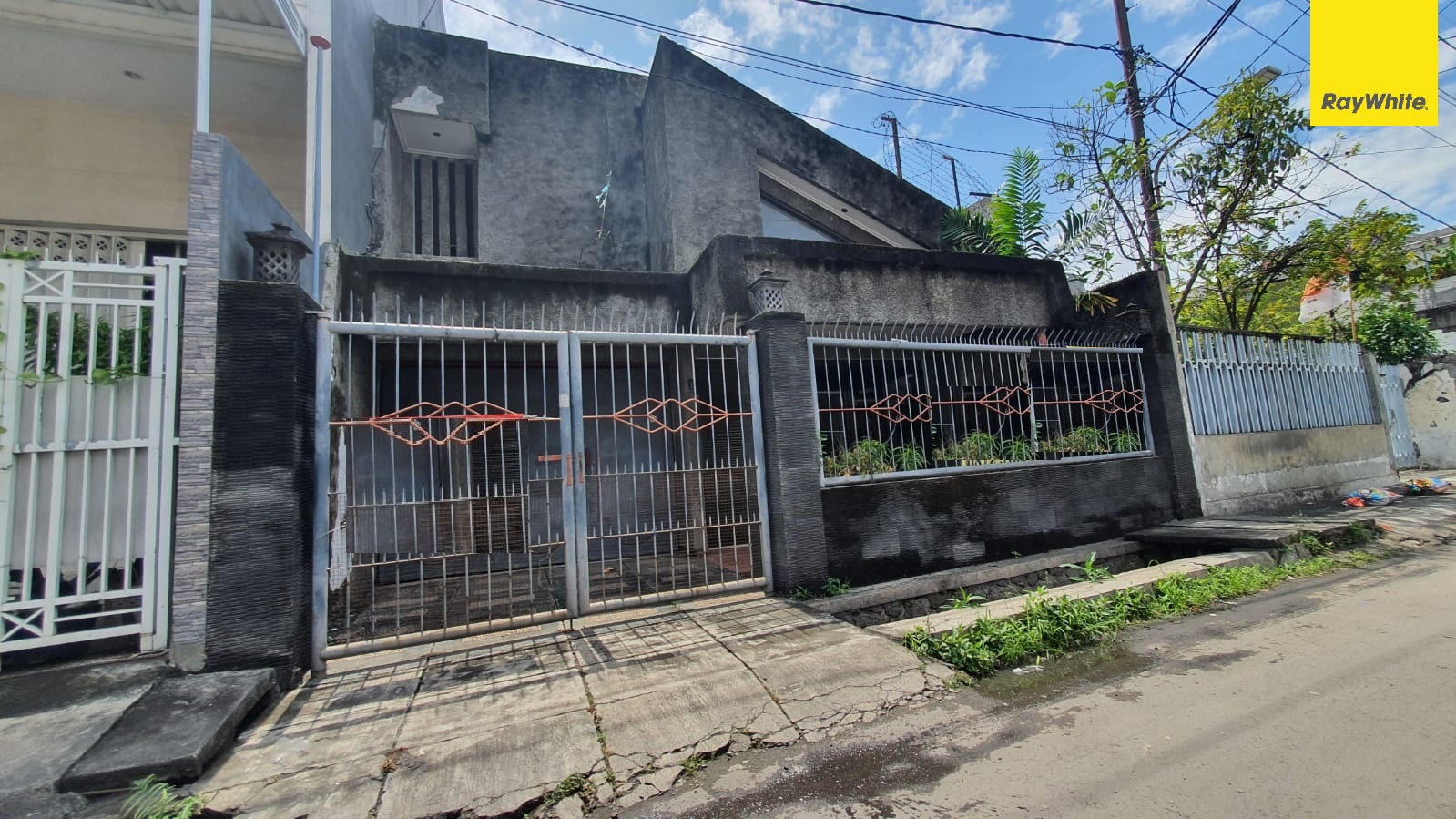 Dijual Rumah SHM 1,5 Lantai di Jl. Karang Asem, Ploso Surabaya