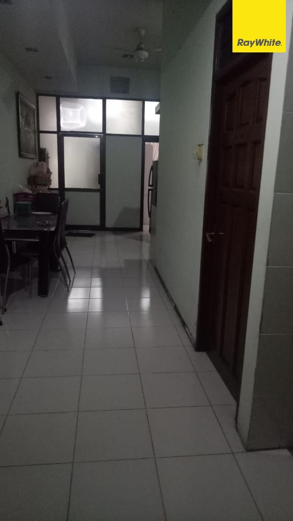 Dijual Ruko Bangunan 3 Lantai Lokasi Strategis di Jalan Kayoon,