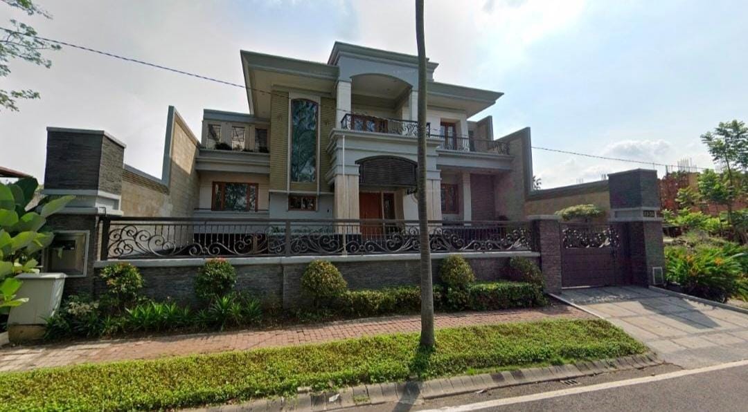 Dijual Rumah Strategis di Jl Bukit Golf Citraland, Surabaya