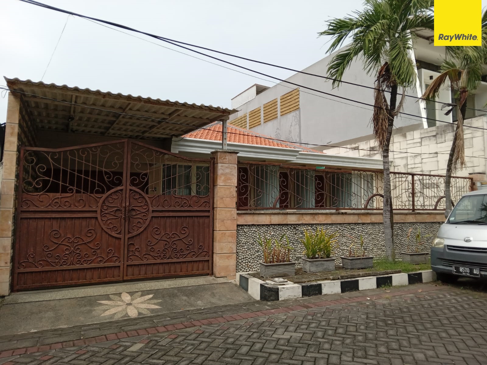 Dijual Rumah Lokasi Strategis di Jalan Mulyosari Utara, Surabaya