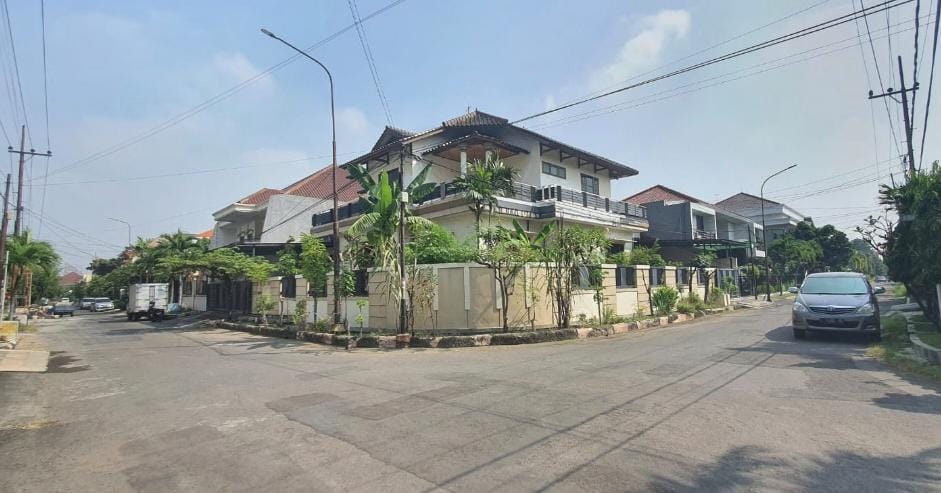 Dijual Rumah Hook SHM di Jl Dharmahusada Permai Surabaya