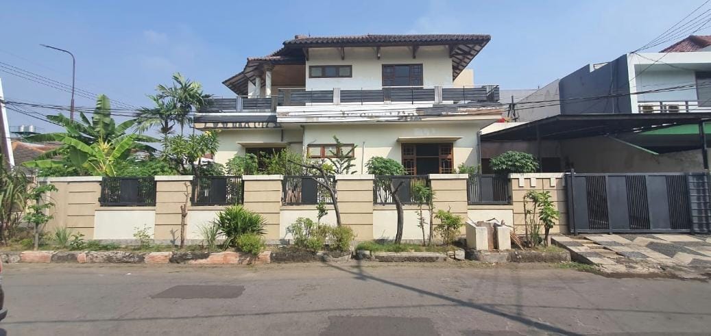 Dijual Rumah Hook SHM di Jl Dharmahusada Permai Surabaya