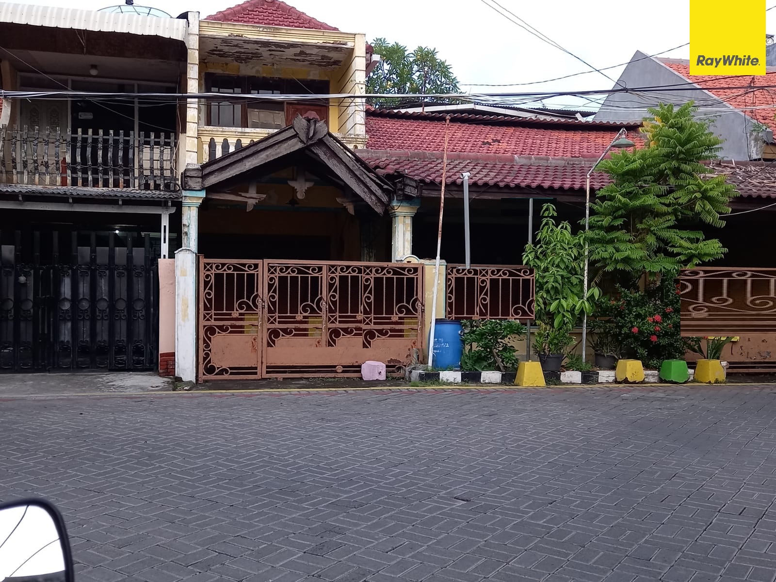 Dijual Cepat Rumah 2 Lantai Lokasi di Jl. Mulyosari Utara, SBY