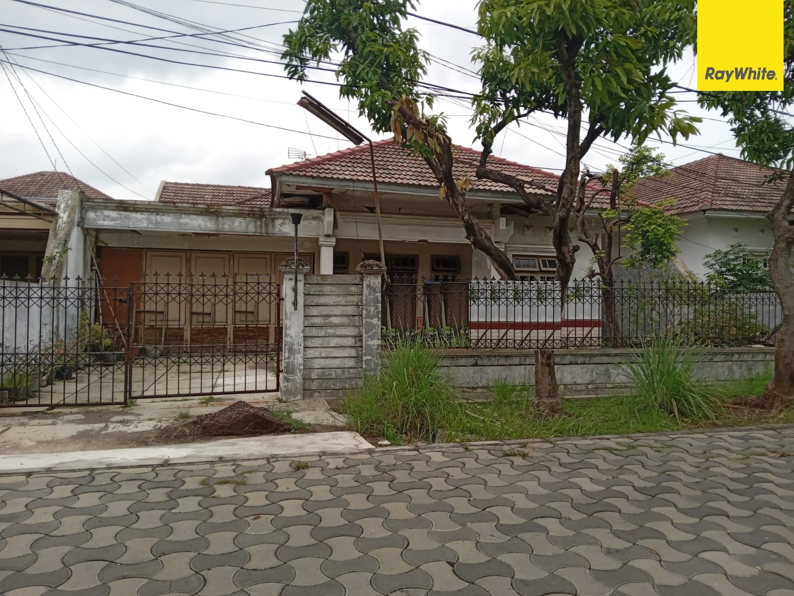 Dijual Rumah SHM Lokasi di Jalan Manyar Indah, Surabaya