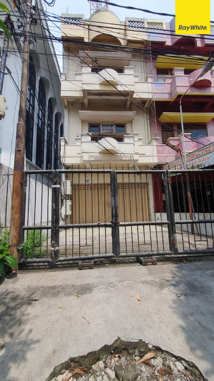 Disewakan Ruko Bangunan 3 Lantai Lokasi di Jl. Kranggan, Surabay