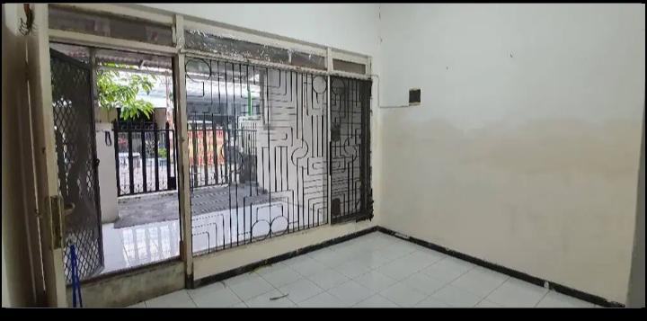 Rumah Dijual Lokasi di Jalan Mulyosari Tengah, Surabaya