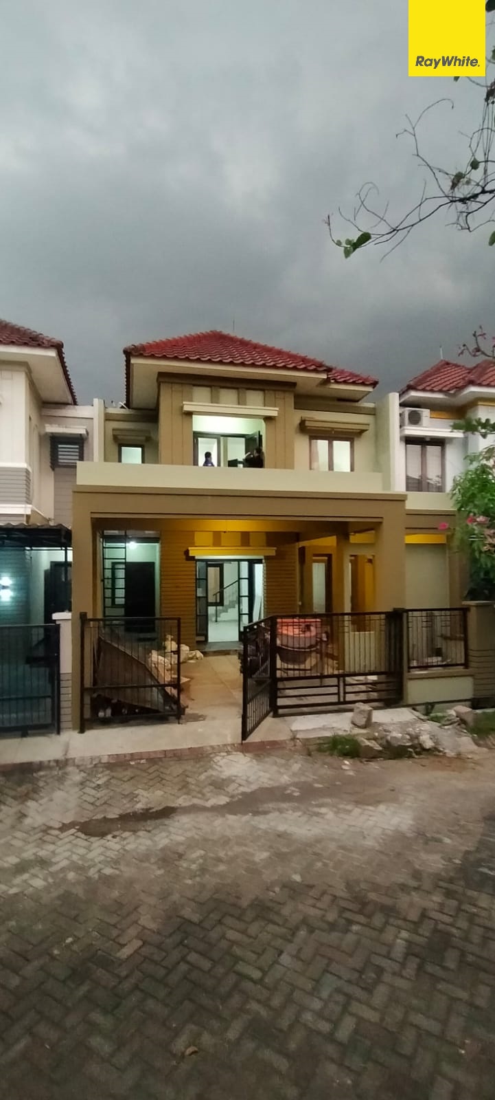 Dijual Rumah SHM 2 Lantai di Central Park A Yani, Surabaya