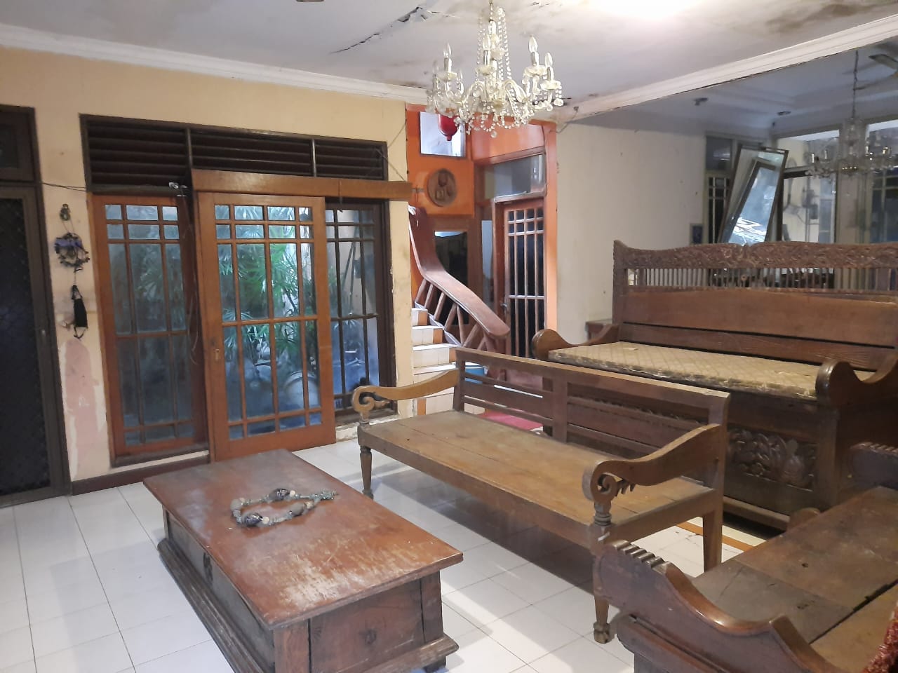 Dijual Rumah 3 Lantai di Jalan Satelit Indah, Surabaya
