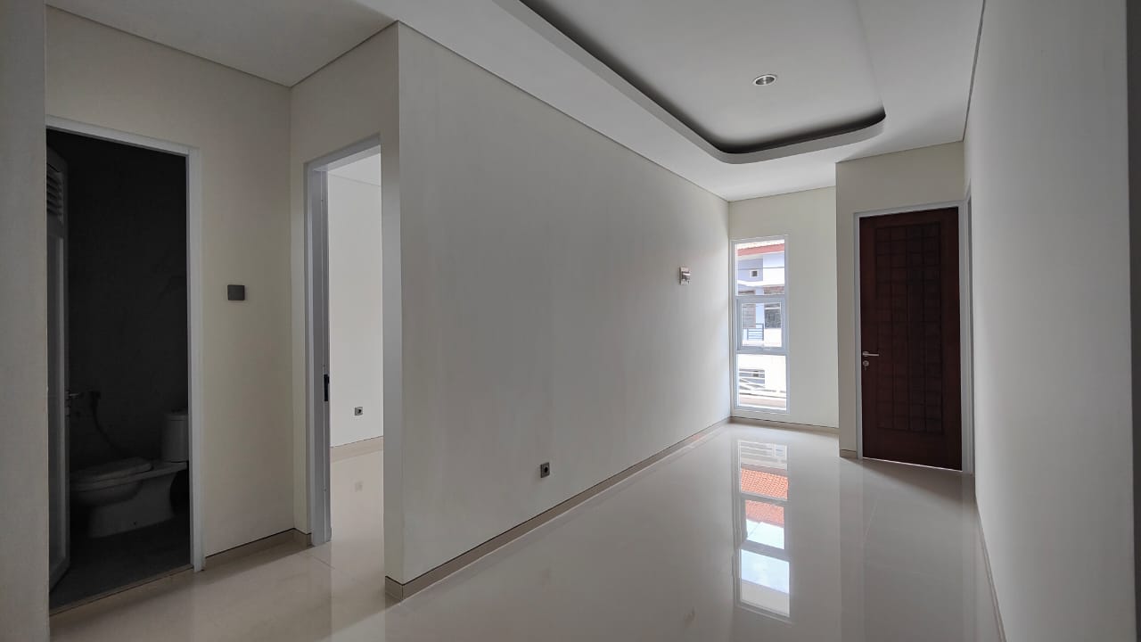 Dijual Rumah SHM 2 Lantai di Jl. Jambangan Kebon Agung, Surabaya