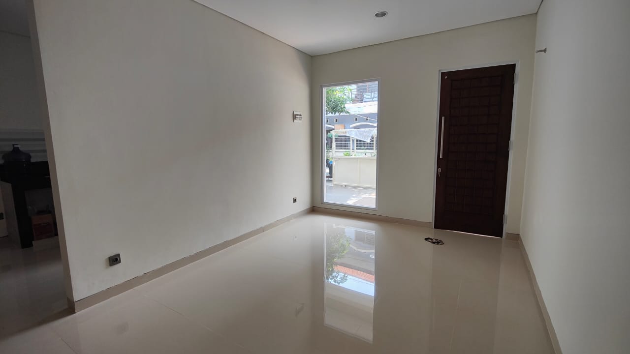 Dijual Rumah SHM 2 Lantai di Jl. Jambangan Kebon Agung, Surabaya