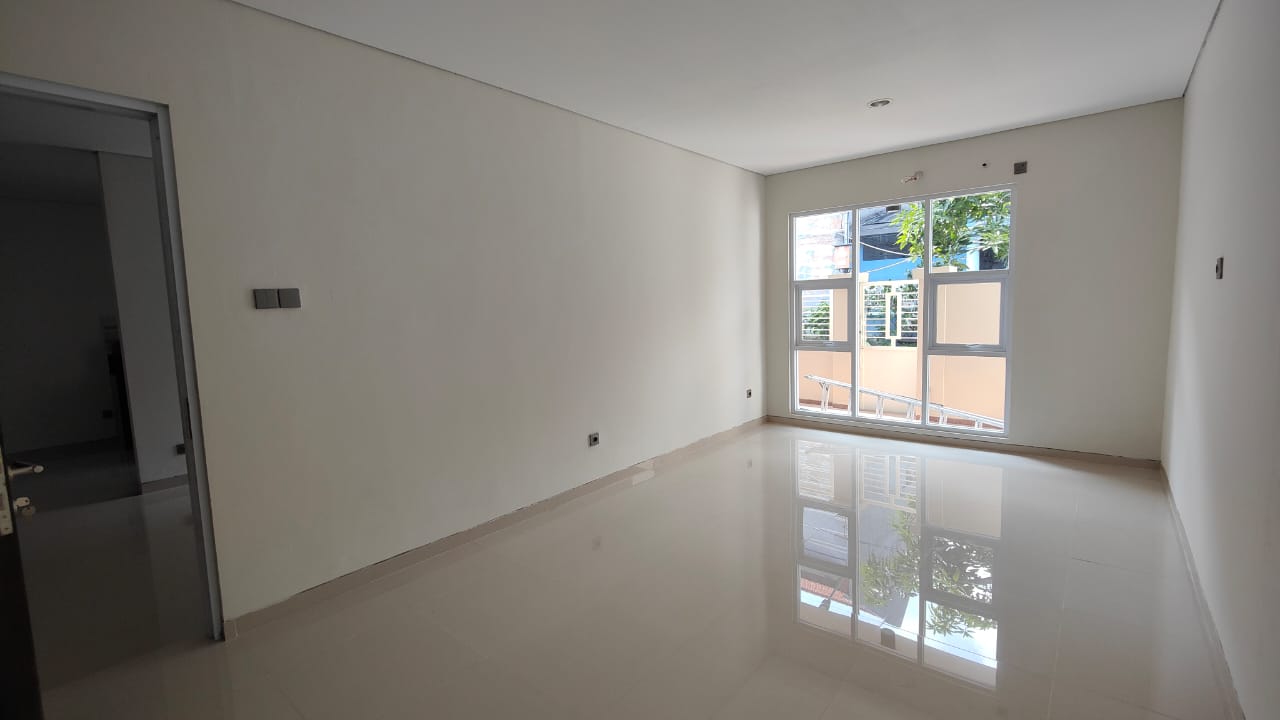 Dijual Rumah SHM 2 Lantai di Jl. Jambangan Kebon Agung, Surabaya