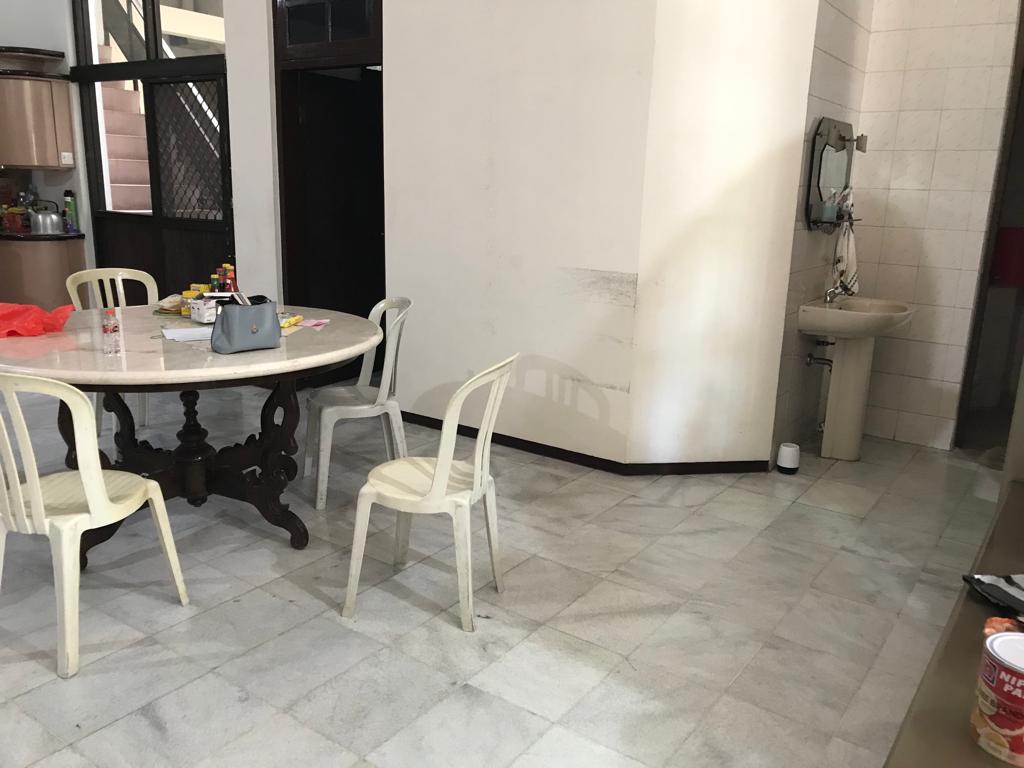 Disewakan Rumah 2 Lantai Lokasi di Manyar tirtoyoso, Surabaya
