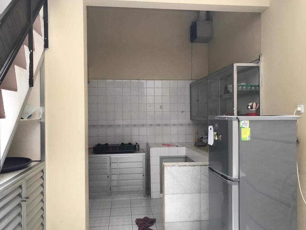 Disewakan Rumah 2 Lantai Lokasi di Manyar tirtoyoso, Surabaya