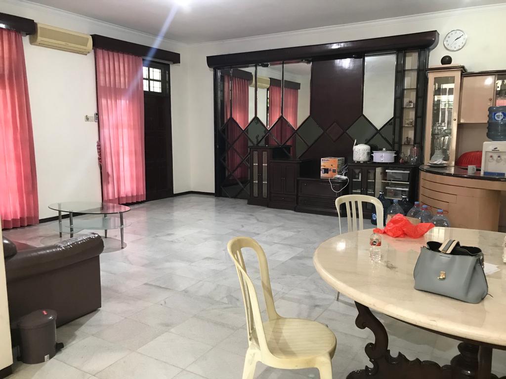 Disewakan Rumah 2 Lantai Lokasi di Manyar tirtoyoso, Surabaya