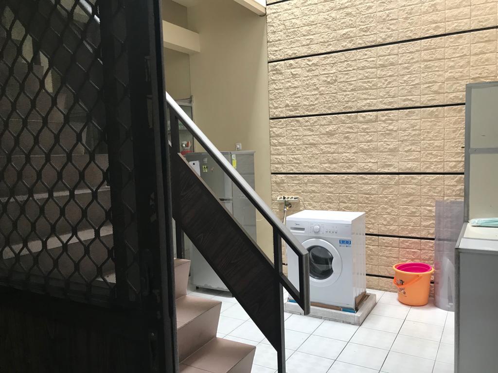 Disewakan Rumah 2 Lantai Lokasi di Manyar tirtoyoso, Surabaya