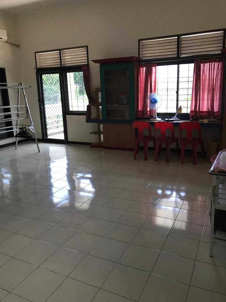 Disewakan Rumah 2 Lantai Lokasi di Manyar tirtoyoso, Surabaya