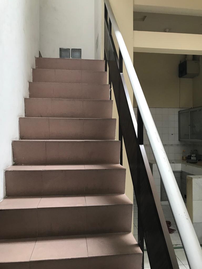 Disewakan Rumah 2 Lantai Lokasi di Manyar tirtoyoso, Surabaya