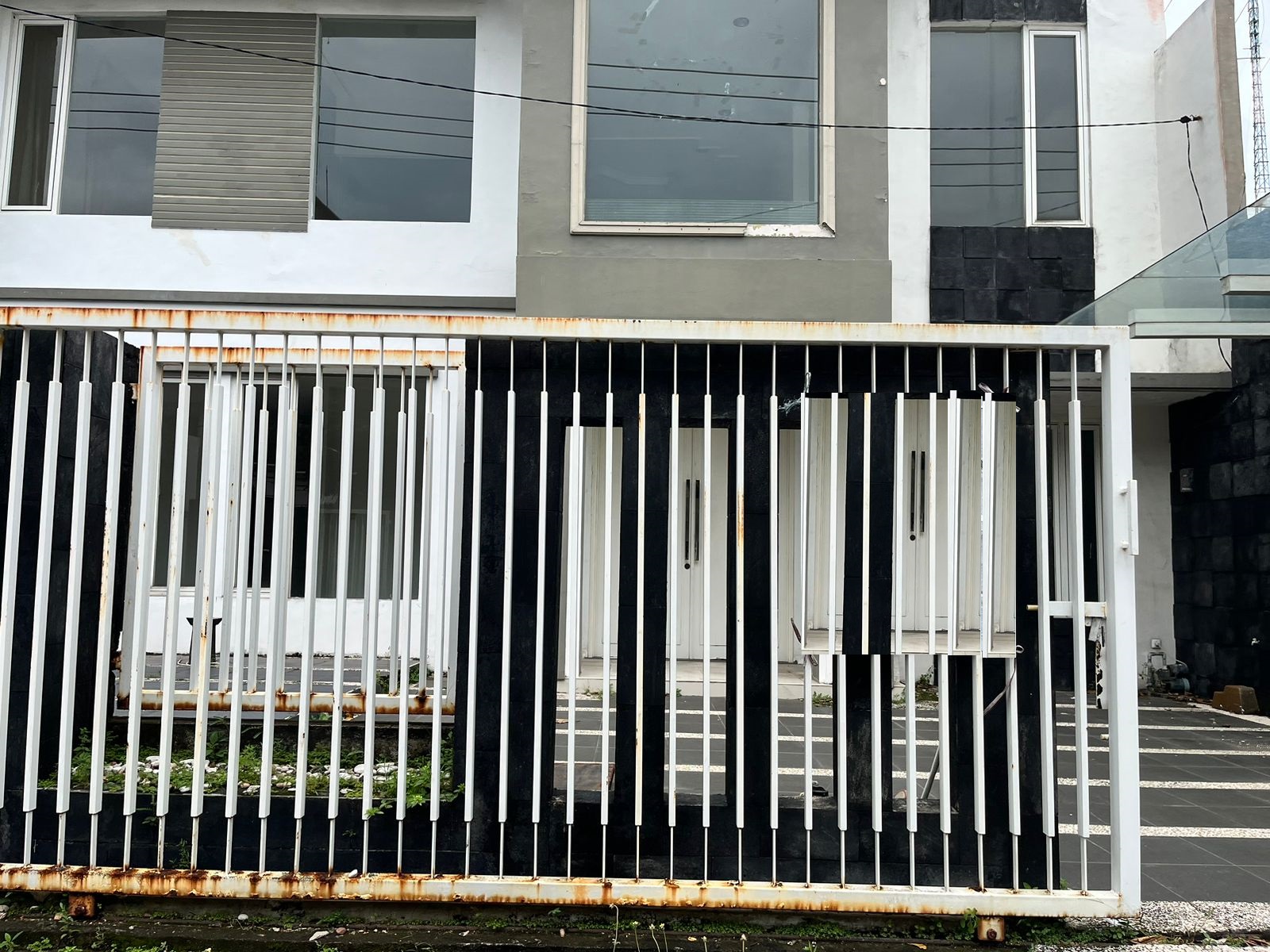 rumah dijual nginden intan barat surabaya