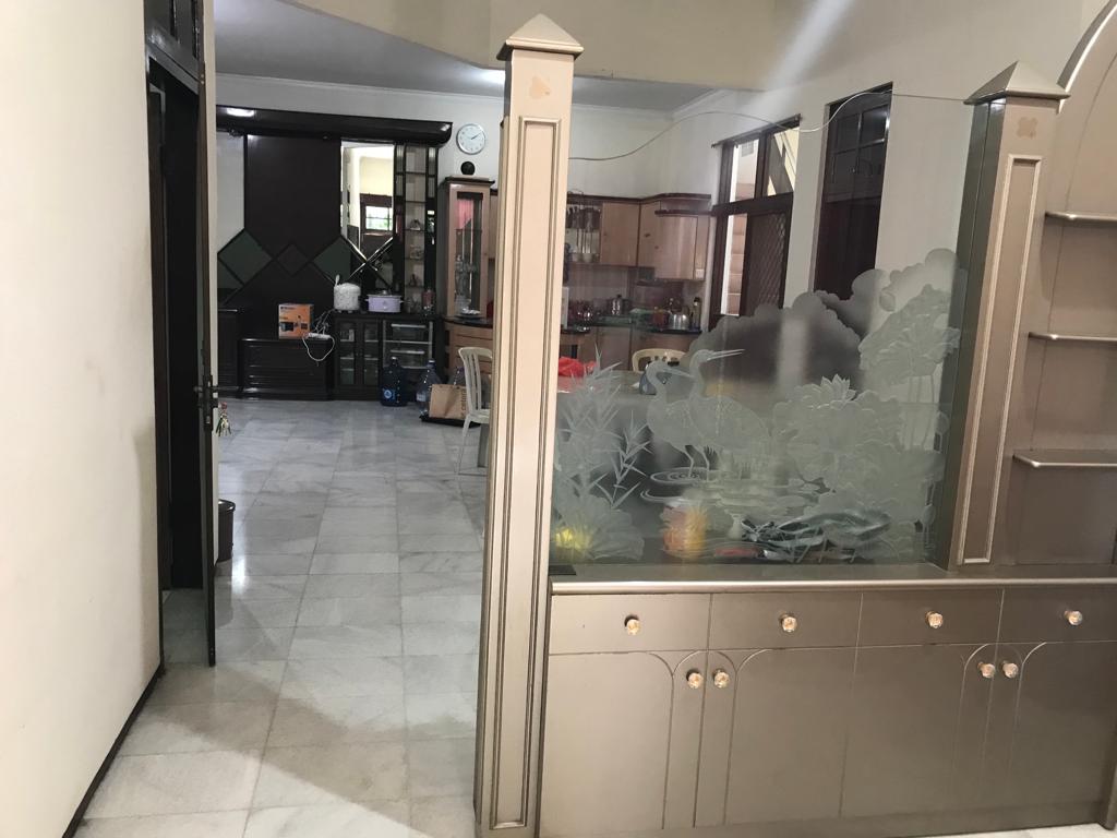 Disewakan Rumah 2 Lantai Lokasi di Manyar tirtoyoso, Surabaya