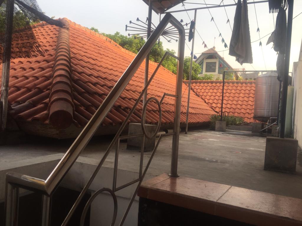 Rumah Dijual 1,5 Lantai di Jl. Gayungsari Barat, Surabaya