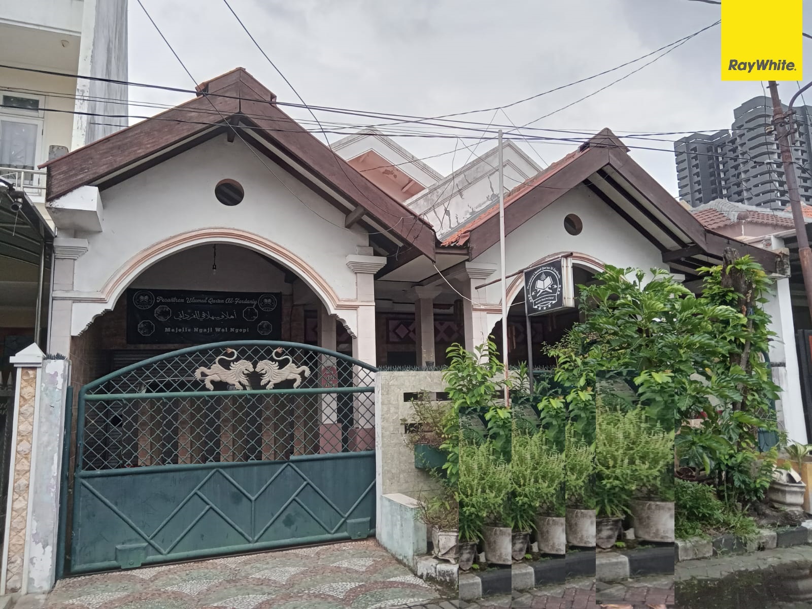 Dijual Rumah SHM Lokasi di Simpang Darmo Permai Selatan