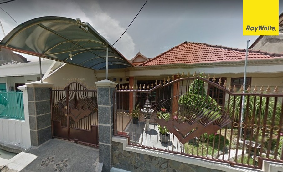 Dijual Rumah Strategis Garasi 3 Mobil di Jl. Ploso Timur, SBY