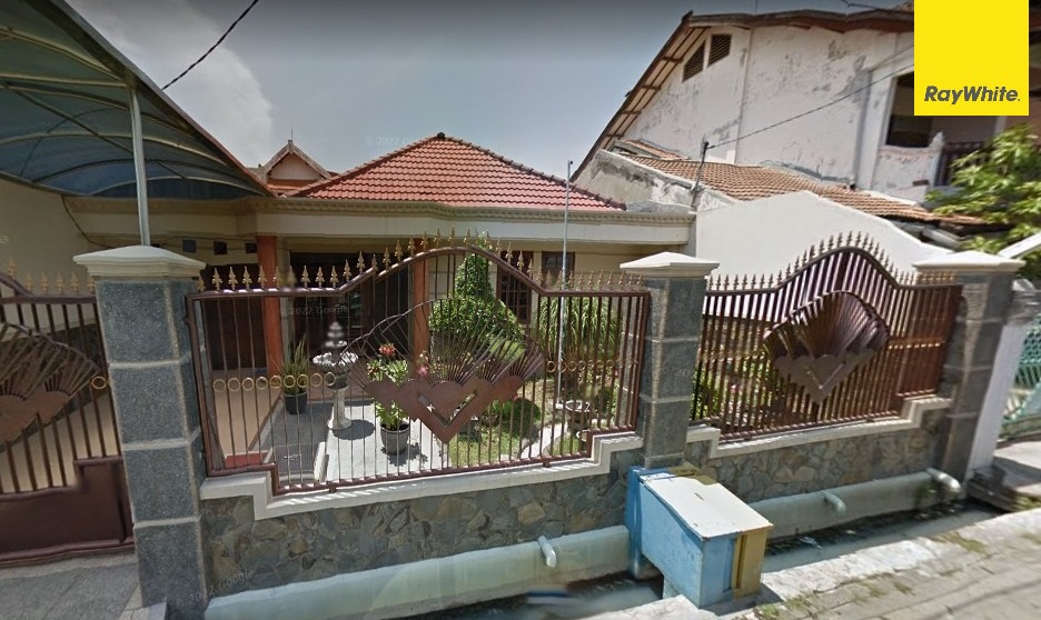 Dijual Rumah Strategis Garasi 3 Mobil di Jl. Ploso Timur, SBY