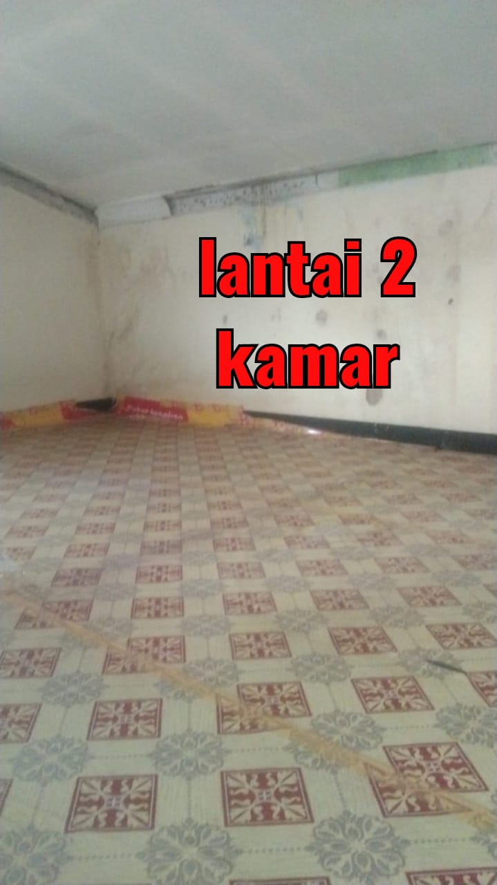 Rumah Strategis di Pinggir Jalan dengan Tambahan Mezzanine