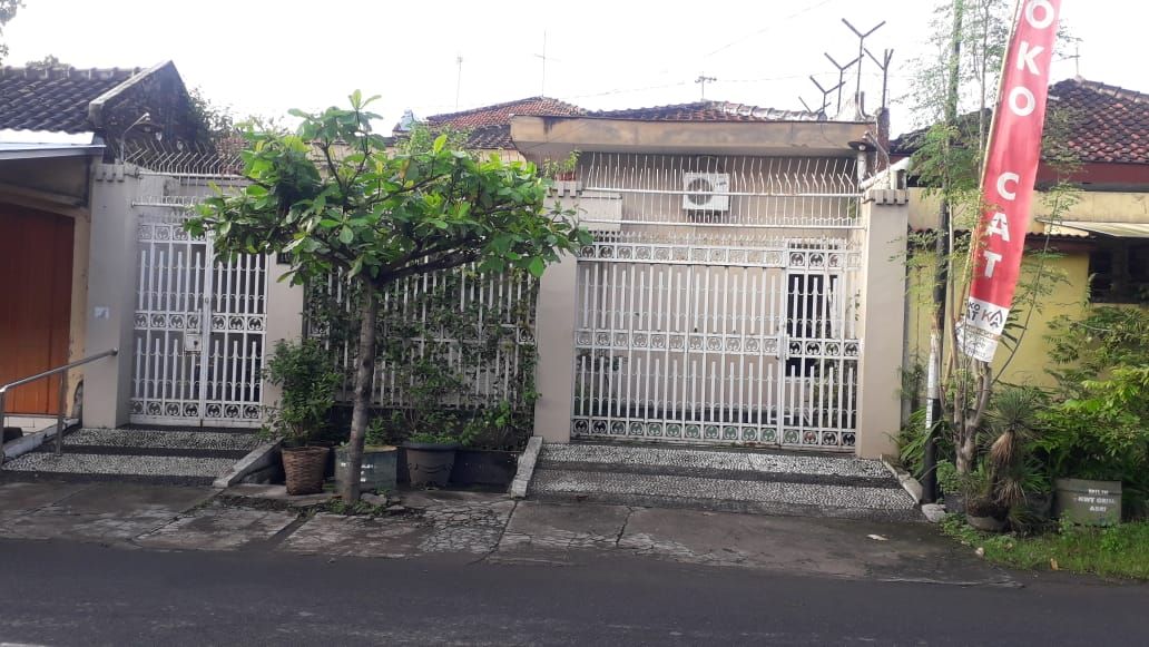 Dijual Rumah Strategis di Tepi Jalan Besar Kota Surakarta PR1917