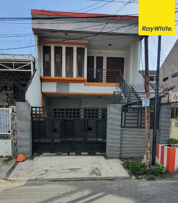 Rumah Dijual SHM Lokasi di Jl. Petemon, Surabaya