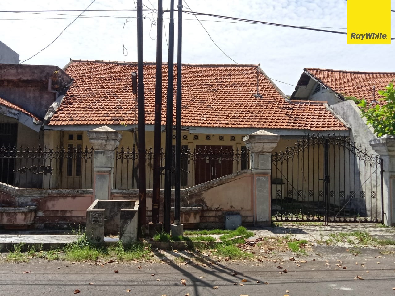 Dijual Cepat Rumah Lama Lokasi di Rungkut Asri, Surabaya