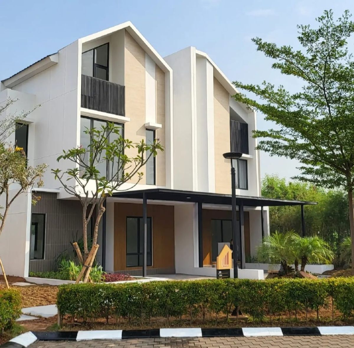 Rumah dan Ruko Jakarta Garden City MD932