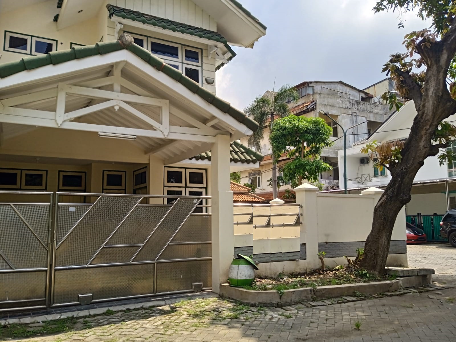 rumah disewakan graha indah gayung kebonsari surabaya